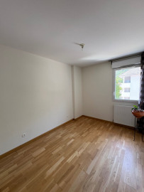 
                                                                                        Location
                                                                                         Appartement meublé 73 m2 Garage & Terrasse