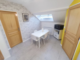 
                                                                                        Location
                                                                                         Appartement meublé avec 2 coins nuit