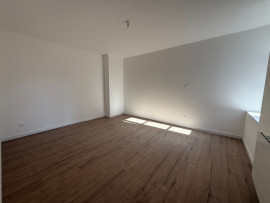 
                                                                                        Location
                                                                                         Appartement meublé F2 lumineux de 57m² + wifi