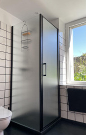 
                                                                                        Location
                                                                                         Appartement meublé rénové RDC dans rue tranquille.