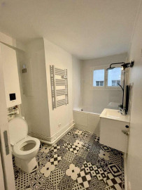 
                                                                                        Location
                                                                                         Appartement meublé T2 Bonne Nouvelle