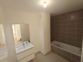 
                                                                                        Location
                                                                                         Appartement neuf, 2 chambres, balcon, parking