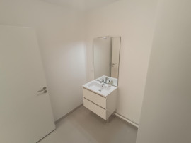 
                                                                                        Location
                                                                                         Appartement neuf, 2 chambres, balcon, parking