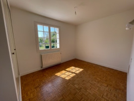 
                                                                                        Location
                                                                                         APPARTEMENT PLAIN PIED 3 CHAMBRES