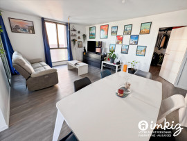 Vente
Appartement récent 4 pièces, loggia et parking