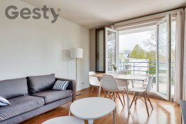 
                                                                                        Location
                                                                                         Appartement récent avec terrasse et parking