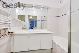 
                                                                                        Location
                                                                                         Appartement récent avec terrasse et parking
