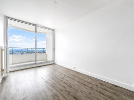 
                                                                                        Vente
                                                                                         Appartement Rénové avec balcon Vue Panoramique - Quartier Chapelle, Paris