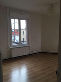 
                                                                                        Location
                                                                                         Appartement rénové calme et ensoleillé