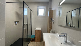 Vente
Appartement rénové de 53 m² + mezzanine, garage et 2 stationnements privatifs