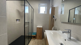 
                                                                                        Vente
                                                                                         APPARTEMENT RENOVE DE 53 M² + MEZZANINE, GARAGE ET 2 STATIONNEMENTS PRIVATIFS