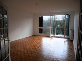 
                                                                                        Location
                                                                                         Appartement spacieux et lumineux 4 pièces