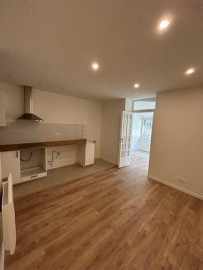 
                                                                                        Location
                                                                                         Appartement T2 bis, Commerce, Paris 15