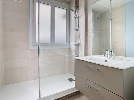 
                                                                                        Vente
                                                                                         APPARTEMENT T2 DERNIER ETAGE AVEC ASCENSEUR BALCON ET GARAGE