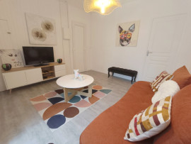 
                                                                                        Location
                                                                                         Appartement T2 meublé, RDC avec cour