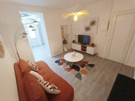 
                                                                                        Location
                                                                                         Appartement T2 meublé, RDC avec cour