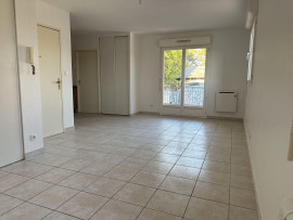 
                                                                                        Location
                                                                                         Appartement T2 résidence sécurisée avec piscine