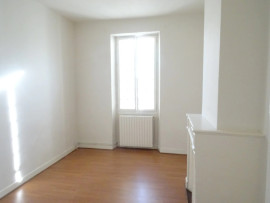 
                                                                                        Location
                                                                                         Appartement T3 74m² à Créon