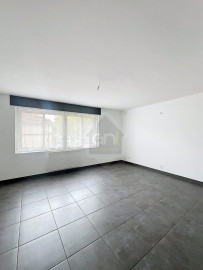 
                                                                                        Location
                                                                                         Appartement T3 - Balcon