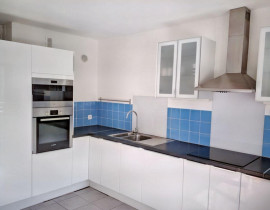 
                                                                                        Location
                                                                                         Appartement T3 de 65 m2 très lumineux