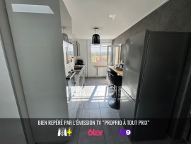 
                                                                                        Vente
                                                                                         Appartement T3 de 66 m² refait à neuf UNIEUX