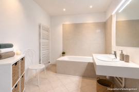 
                                                                                        Vente
                                                                                         Appartement T3 de 93 m² avec balcon, parking et beau potentiel à Lyon Saint-Just