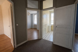 
                                                                                        Vente
                                                                                         Appartement T3 – Dernier étage – Centre-ville d’Angers