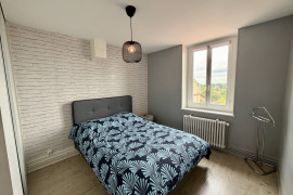 
                                                                                        Vente
                                                                                         Appartement T3 traversant et entièrement rénové en plein cœur de Soucieu-en-Jarrest