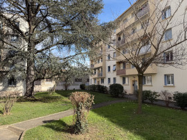 
                                                                                        Vente
                                                                                         Appartement T3 en hyper centre d'Oullins