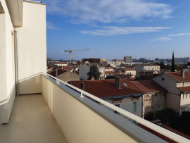 
                                                                                        Location
                                                                                         Appartement T3 lumineux avec vue dégagée