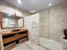 
                                                                                        Location
                                                                                         Appartement T3 meublé au 1er étage