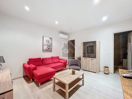 
                                                                                        Location
                                                                                         Appartement T3 meublé au 1er étage