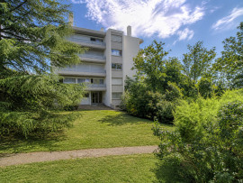 
                                                                                        Vente
                                                                                         Appartement T4 79m2 - 3 chambres, balcon et cave - Le Péage-de-Roussillon