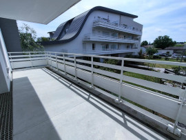 
                                                                                        Location
                                                                                         Appartement T4 86m²