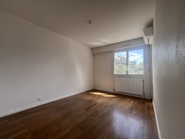
                                                                                        Vente
                                                                                         Appartement T4 - Dernier étage - Point du Jour