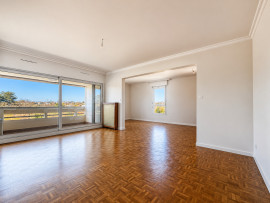 
                                                                                        Vente
                                                                                         Appartement T4 en parfait état, climatisé, dans une résidence entièrement rénovée