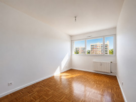 
                                                                                        Vente
                                                                                         Appartement T4 en parfait état, climatisé, dans une résidence entièrement rénovée