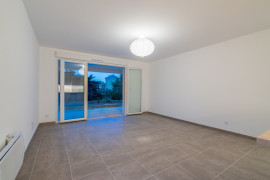 Vente
Appartement T4 RDC surélevé 84m² + 110m² extérieur