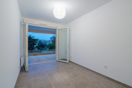 Vente
Appartement T4 RDC surélevé 84m² + 110m² extérieur