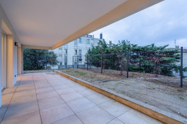 Vente
Appartement T4 RDC surélevé 84m² + 110m² extérieur