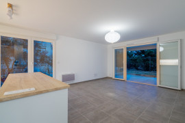 Vente
Appartement T4 RDC surélevé 84m² + 110m² extérieur