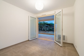 Vente
Appartement T4 RDC surélevé 84m² + 110m² extérieur
