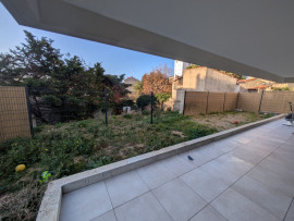 Vente
Appartement T4 RDC surélevé 84m² + 110m² extérieur