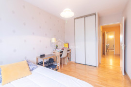 
                                                                                        Location
                                                                                         Appartement T5 Meublé - Parking et Balcon