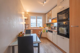 
                                                                                        Location
                                                                                         Appartement T5 Meublé - Parking et Balcon