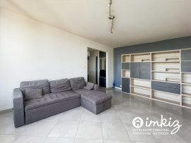 
                                                                                        Vente
                                                                                         Appartement traversant 3 pièces vue coup de cœur
