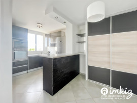 
                                                                                        Vente
                                                                                         Appartement traversant 3 pièces vue coup de cœur