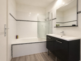 
                                                                                        Vente
                                                                                         Appartement Traversant et Lumineux - Vue Alpes