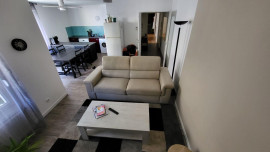 
                                                                                        Location
                                                                                         Appartement très calme et ensoleillé .