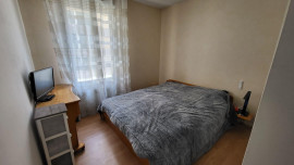 
                                                                                        Location
                                                                                         Appartement très calme et ensoleillé .